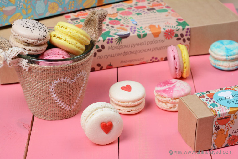 上海甜品包裝設(shè)計(jì)公司分享：Macarons手繪花卉插圖風(fēng)杏仁餅蛋糕糕點(diǎn)包裝設(shè)計(jì)17