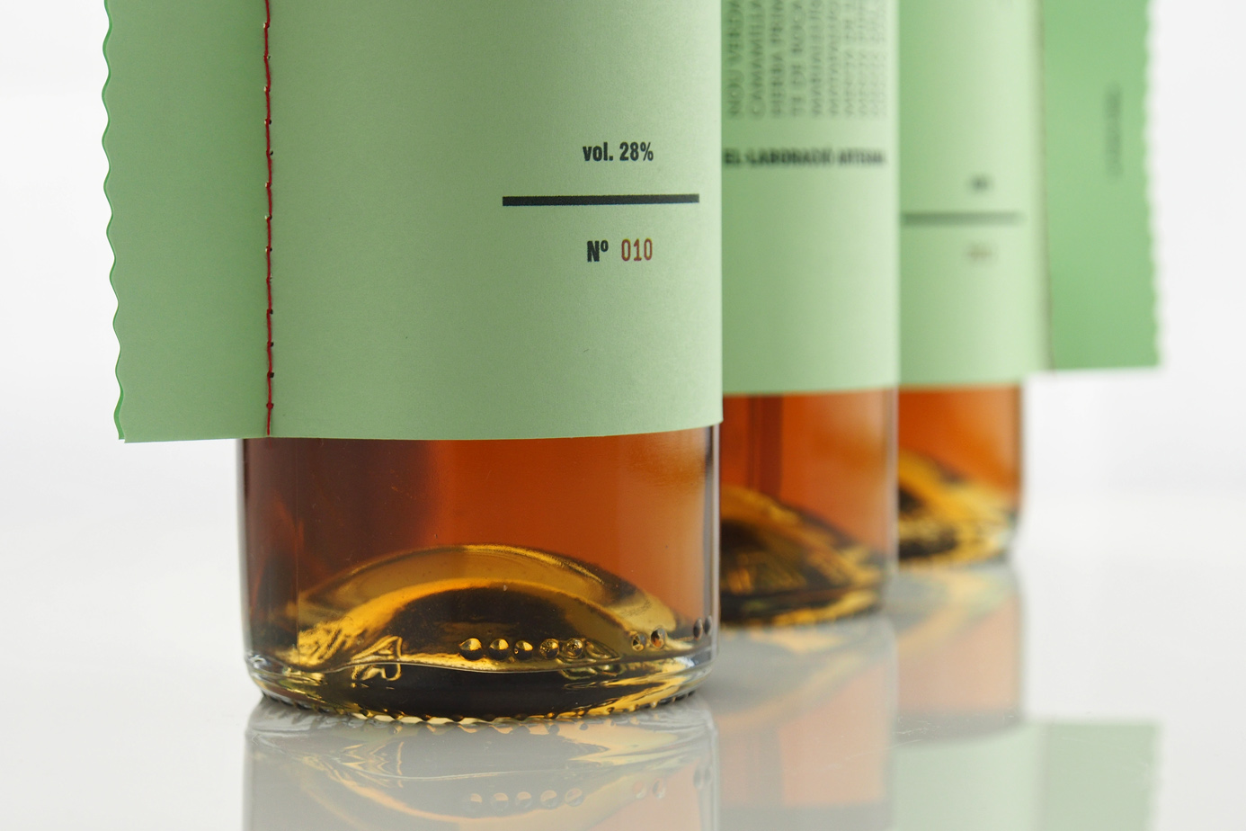 XL Ratafia 果酒簡約包裝設計4
