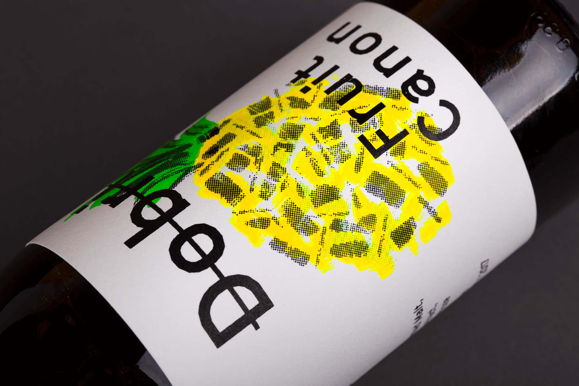 熒光涂鴉風格Dobri啤酒包裝設計