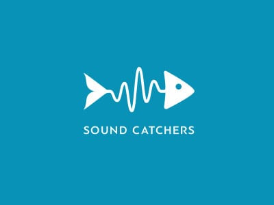 白色聲波魚logo設計