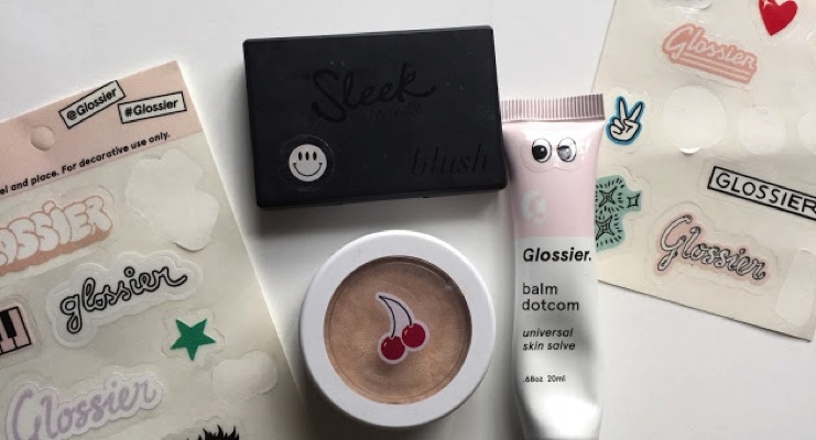 Glossier 化妝品包裝設(shè)計-上海包裝設(shè)計公司幽默化妝品包裝欣賞