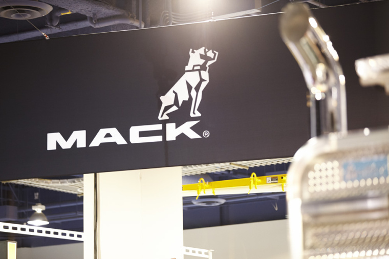 美國MACK重卡卡車品牌斗牛犬新標志設計VI設計-上海VI設計公司