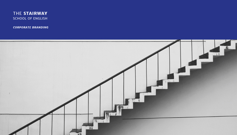 Stairway學校階梯狀標志設計，取自英國國旗的三角元素
