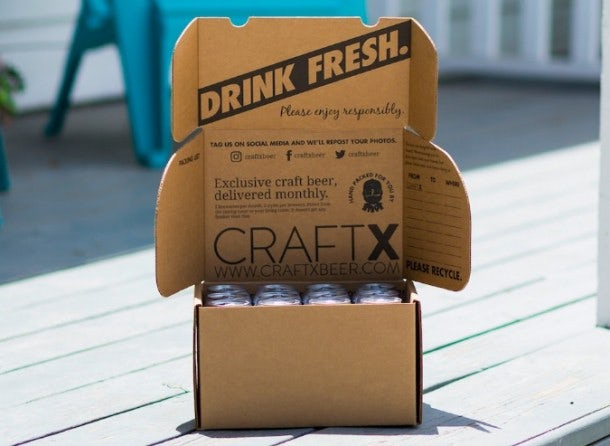 通過包裝拆箱體驗保持品牌形象-CraftX啤酒訂購箱內部設有簡單，大膽的品牌