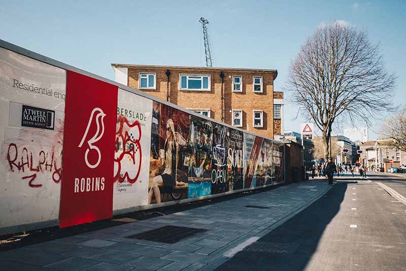 Bristol City足球俱樂部知更鳥新logo設計，讓品牌充滿視覺識別性
