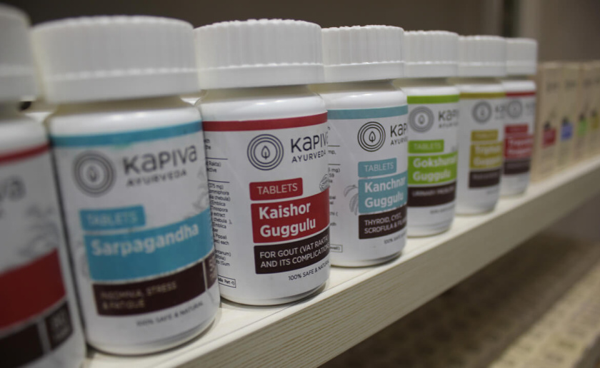KapivaOTC非處方藥品包裝設計，嚴謹的色塊加植物插圖