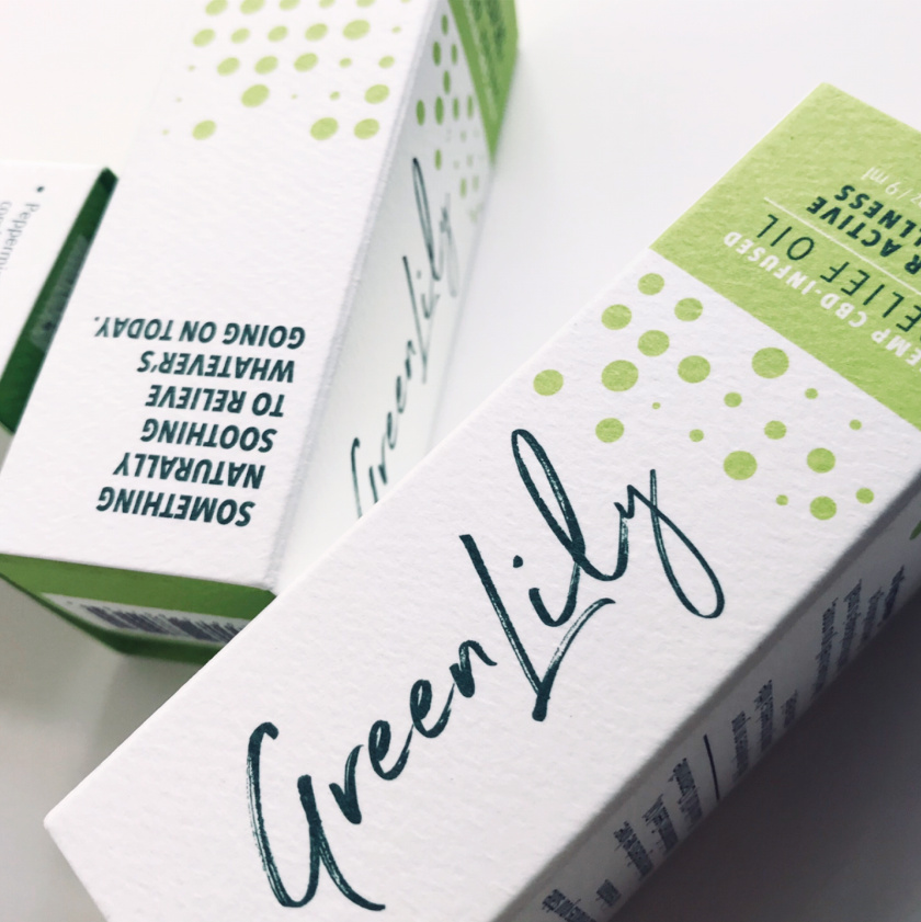 Green Lily綠百合舒緩按摩精油包裝設計，清新的綠色圓點