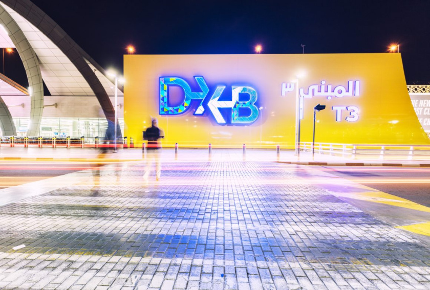 DXB迪拜機場X形箭頭logo設計與品牌形象設計，源自品牌理念“內在的驚喜”