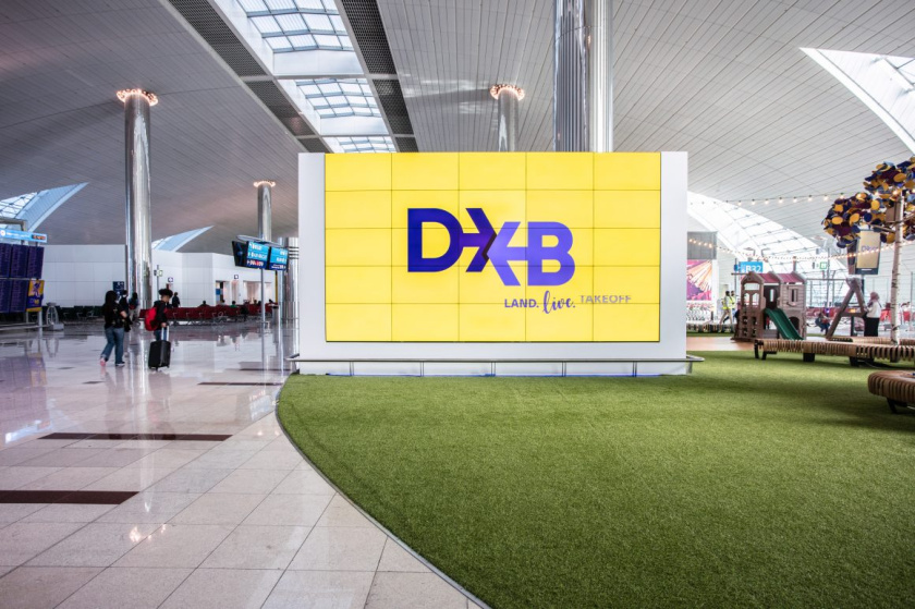 DXB迪拜機場X形箭頭logo設計與品牌形象設計，源自品牌理念“內在的驚喜”