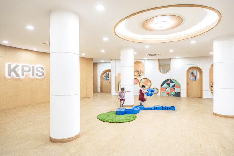 KPIS幼兒園室內教育空間設計與寓教于樂的游戲墻設計
