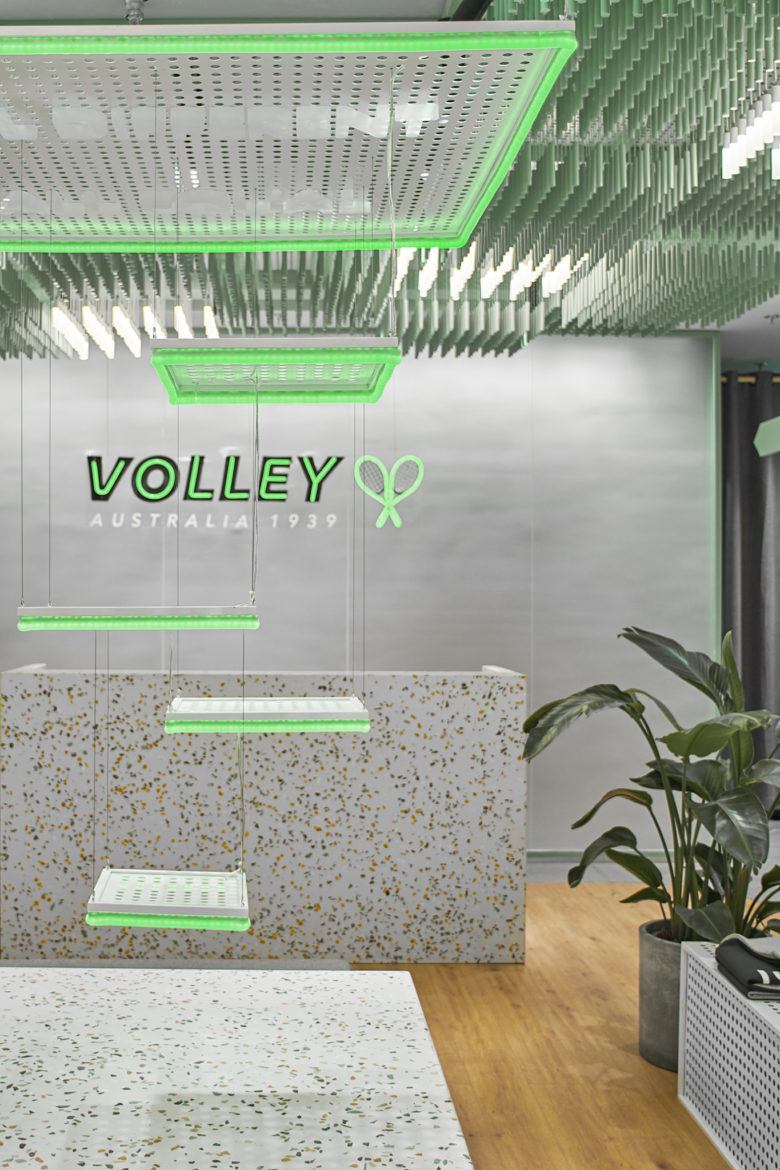 volley 休閑運動鞋專賣店店鋪設計，活力綠色+通透玻璃貨架設計