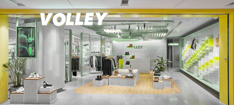 volley 休閑運動鞋專賣店店鋪空間設計，活力綠色+通透玻璃貨架設計