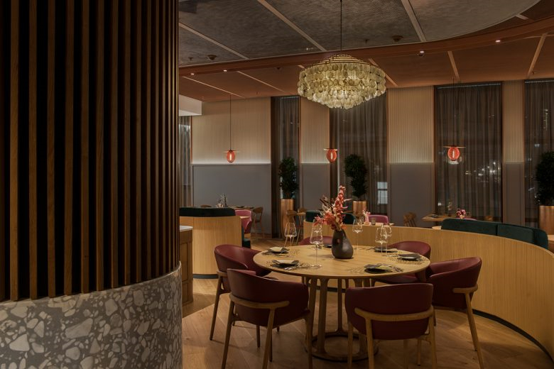 高級沙加爾餐廳餐飲室內空間設計，藝術與奢華風格