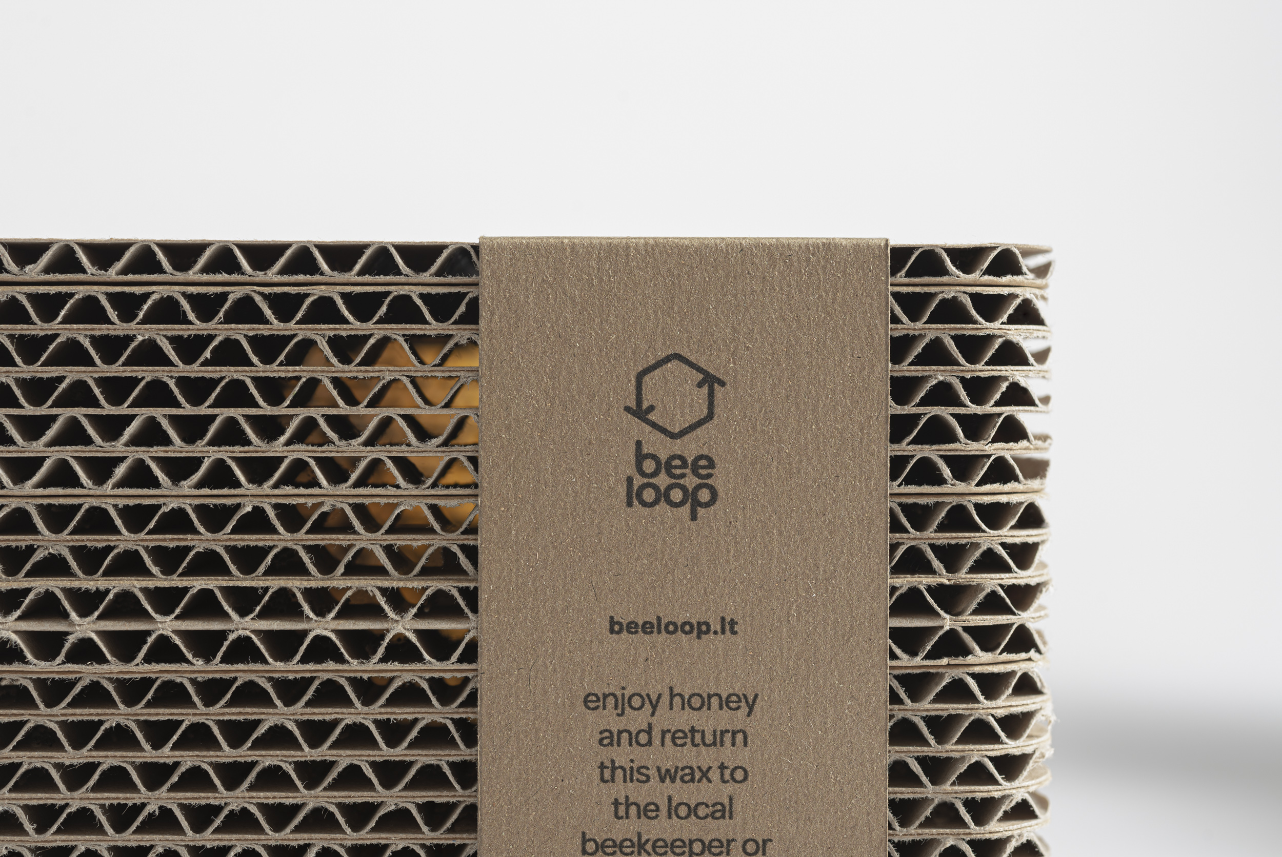 BEE LOOP 蜂蠟蜂膠蜂環膠囊包裝設計，回收紙環保包裝